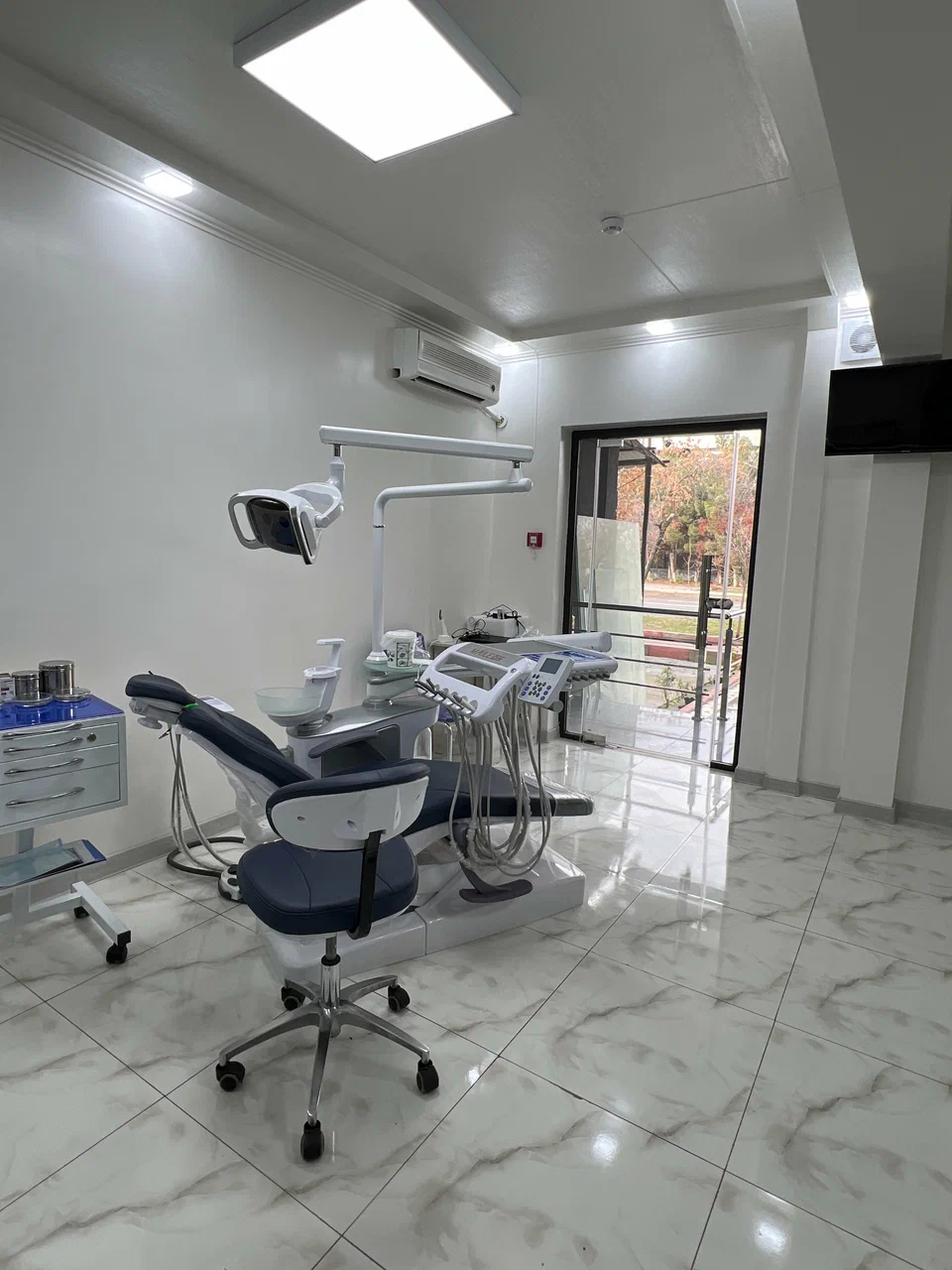 Светлый кабинет Luminora Dental